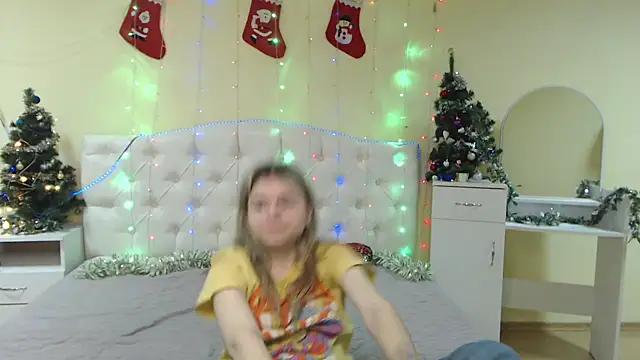 Snapshot of TinaRedly chatting on 12-21-24, 01:21 TinaRedly online show from 12-21-24, 01:21