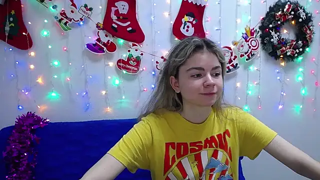 Snapshot of TinaRedly chatting on 12-25-24, 06:31 TinaRedly online show from 12-25-24, 06:31