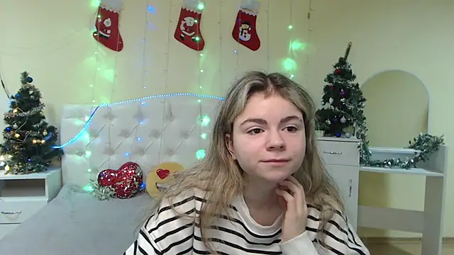 Snapshot of TinaRedly chatting on 12-28-24, 06:49 TinaRedly online show from 12-28-24, 06:49