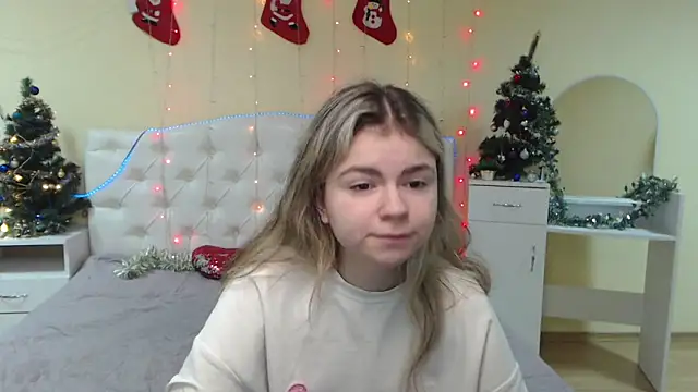 Snapshot of TinaRedly chatting on 12-28-24, 02:42 TinaRedly online show from 12-28-24, 02:42