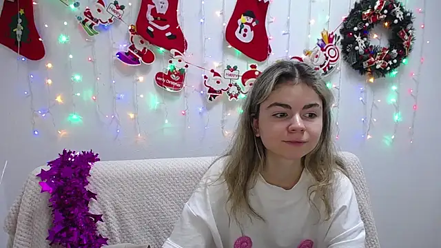 Snapshot of TinaRedly chatting on 12-29-24, 12:55 TinaRedly online show from 12-29-24, 12:55