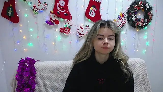 Snapshot of TinaRedly chatting on 12-30-24, 06:53 TinaRedly online show from 12-30-24, 06:53