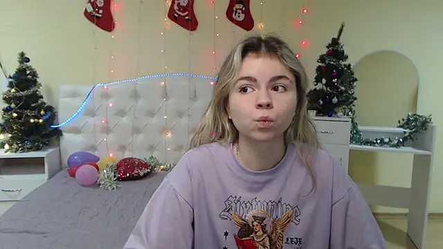 Snapshot of TinaRedly chatting on 01-12-25, 09:29 TinaRedly online show from 01-12-25, 09:29