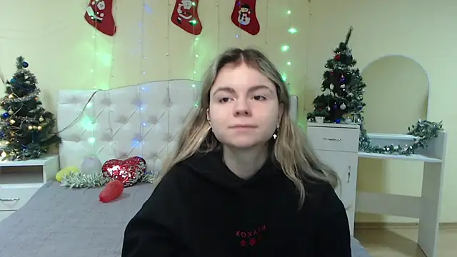 Snapshot of TinaRedly chatting on 01-13-25, 06:38 TinaRedly online show from 01-13-25, 06:38