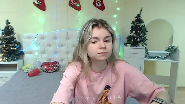 Snapshot of TinaRedly chatting on 01-13-25, 09:42 TinaRedly online show from 01-13-25, 09:42