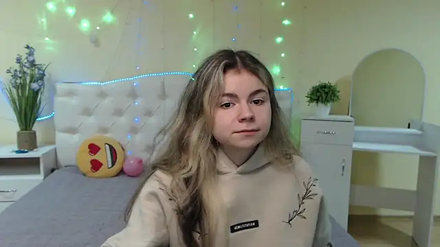 Snapshot of TinaRedly chatting on 01-15-25, 06:40 TinaRedly online show from 01-15-25, 06:40