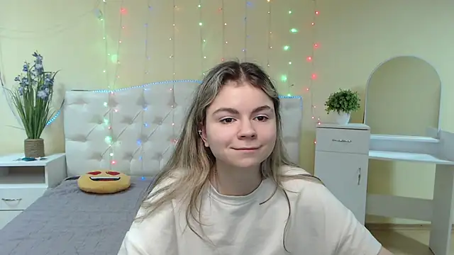 Snapshot of TinaRedly chatting on 01-19-25, 05:28 TinaRedly online show from 01-19-25, 05:28