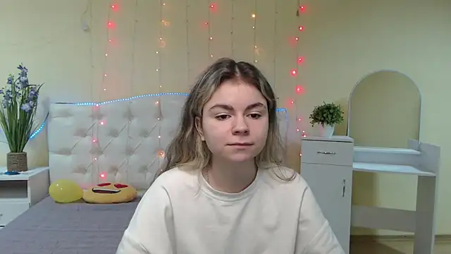 Snapshot of TinaRedly chatting on 01-20-25, 06:32 TinaRedly online show from 01-20-25, 06:32