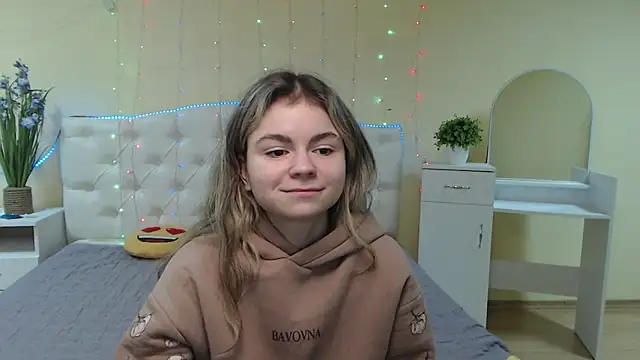 Snapshot of TinaRedly chatting on 01-21-25, 03:59 TinaRedly online show from 01-21-25, 03:59