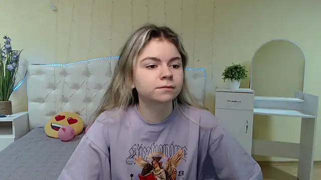 Snapshot of TinaRedly chatting on 01-21-25, 06:45 TinaRedly online show from 01-21-25, 06:45