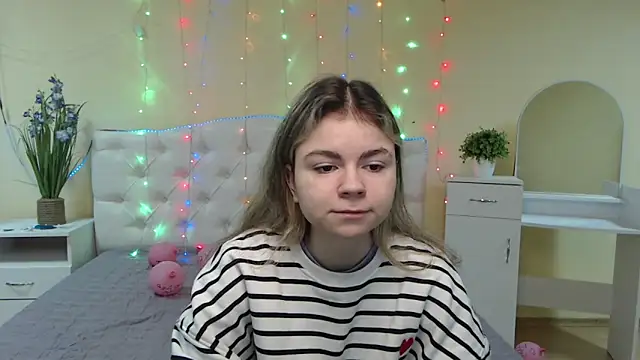 Snapshot of TinaRedly chatting on 01-23-25, 06:49 TinaRedly online show from 01-23-25, 06:49