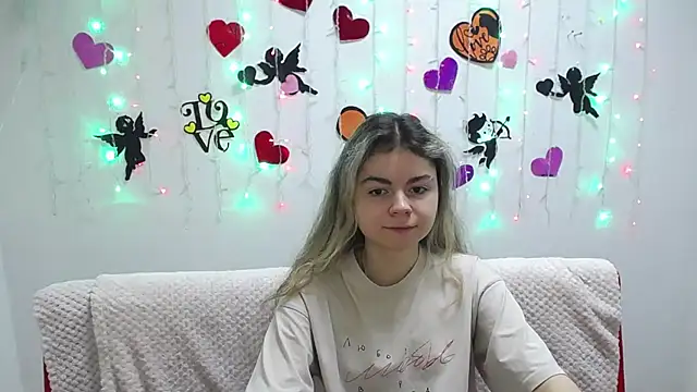 Snapshot of TinaRedly chatting on 01-31-25, 12:50 TinaRedly online show from 01-31-25, 12:50