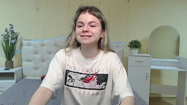 Snapshot of TinaRedly chatting on 02-03-25, 09:29 TinaRedly online show from 02-03-25, 09:29