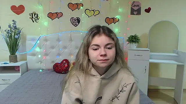Snapshot of TinaRedly chatting on 02-15-25, 07:06 TinaRedly online show from 02-15-25, 07:06