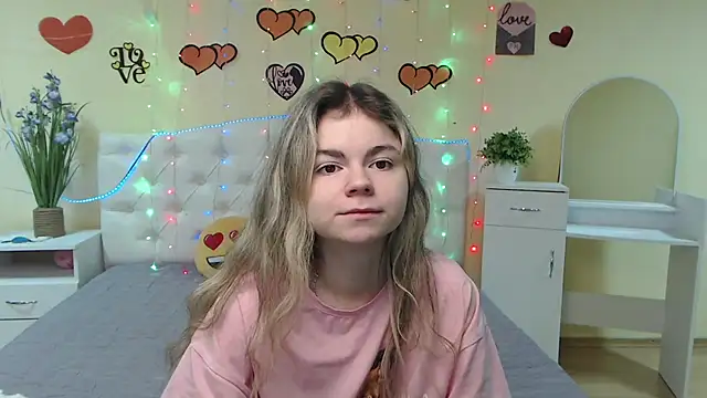 Snapshot of TinaRedly chatting on 02-16-25, 04:20 TinaRedly online show from 02-16-25, 04:20