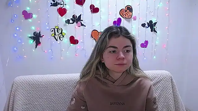 Snapshot of TinaRedly chatting on 02-17-25, 06:59 TinaRedly online show from 02-17-25, 06:59