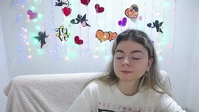 Snapshot of TinaRedly chatting on 02-20-25, 04:14 TinaRedly online show from 02-20-25, 04:14