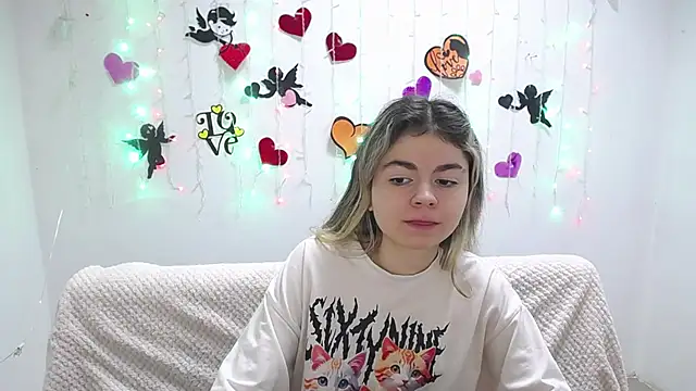 Snapshot of TinaRedly chatting on 02-23-25, 06:17 TinaRedly online show from 02-23-25, 06:17