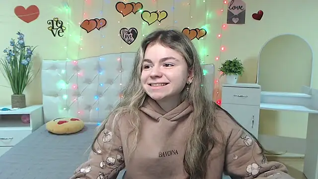 Snapshot of TinaRedly chatting on 02-24-25, 09:41 TinaRedly online show from 02-24-25, 09:41