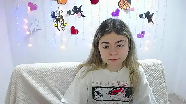 Snapshot of TinaRedly chatting on 03-01-25, 01:32 TinaRedly online show from 03-01-25, 01:32