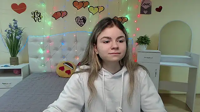 Snapshot of TinaRedly chatting on 03-03-25, 06:22 TinaRedly online show from 03-03-25, 06:22