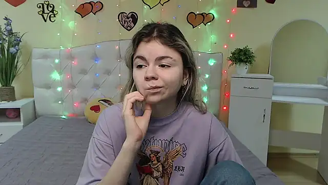 Snapshot of TinaRedly chatting on 03-04-25, 04:17 TinaRedly online show from 03-04-25, 04:17