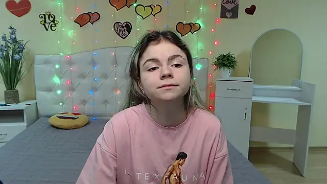 Snapshot of TinaRedly chatting on 03-08-25, 01:03 TinaRedly online show from 03-08-25, 01:03