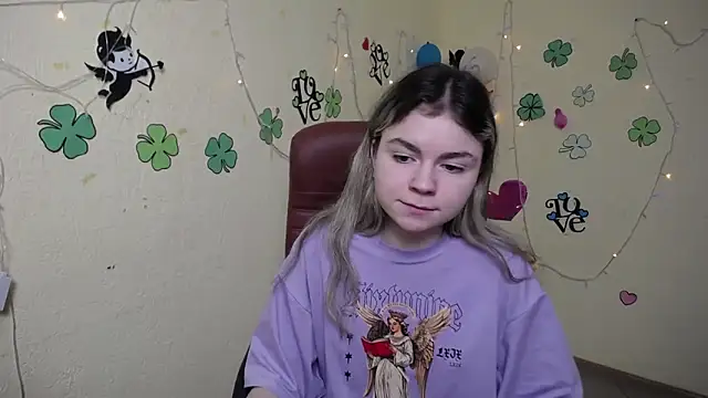 Snapshot of TinaRedly chatting on 03-14-25, 09:21 TinaRedly online show from 03-14-25, 09:21