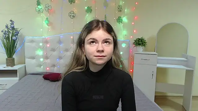 Snapshot of TinaRedly chatting on 03-19-25, 09:27 TinaRedly online show from 03-19-25, 09:27