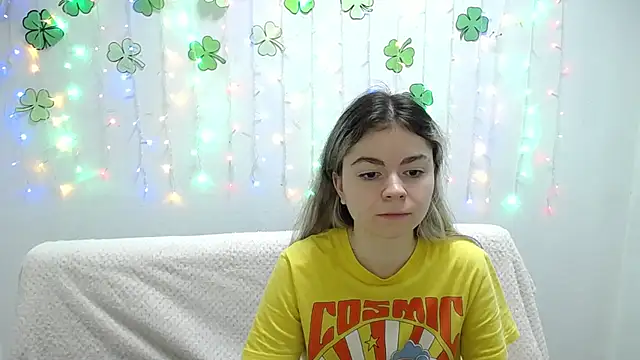 Snapshot of TinaRedly chatting on 03-21-25, 09:34 TinaRedly online show from 03-21-25, 09:34