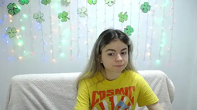 Snapshot of TinaRedly chatting on 03-22-25, 12:39 TinaRedly online show from 03-22-25, 12:39