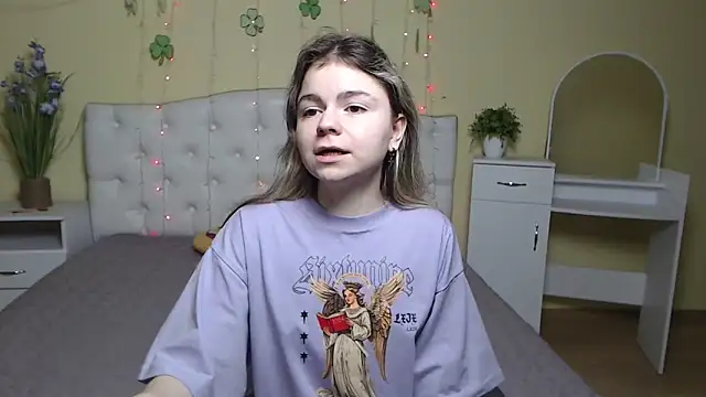 Snapshot of TinaRedly chatting on 03-23-25, 03:54 TinaRedly online show from 03-23-25, 03:54