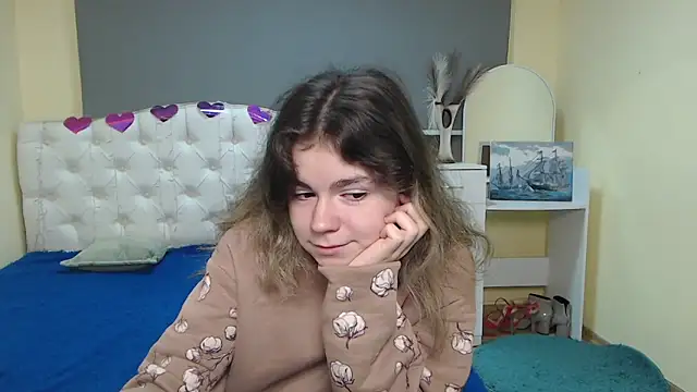 Snapshot of TinaRedly chatting on 10-05-25, 05:50 TinaRedly online show from 10-05-25, 05:50