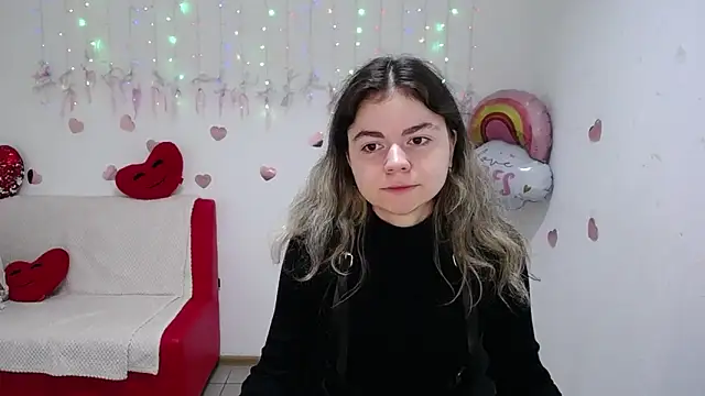 Snapshot of TinaRedly chatting on 10-10-25, 05:12 TinaRedly online show from 10-10-25, 05:12