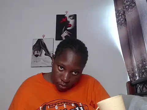 Snapshot of Whimsicalwillow chatting on 10-31-25, 10:49 Whimsicalwillow online show from 10-31-25, 10:49