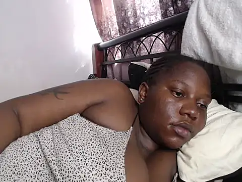 Snapshot of Whimsicalwillow chatting on 11-19-25, 11:21 Whimsicalwillow online show from 11-19-25, 11:21