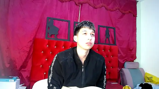  Thomas hot  online show from 03-18-25, 06:26