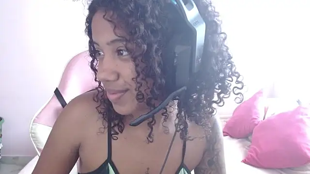 TiffanyRoouse online show from 01-01-25, 06:27