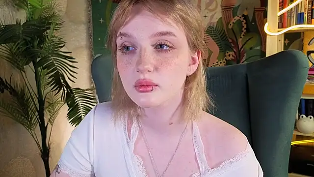 ELLIEJAY online show from 04-10-26, 05:45