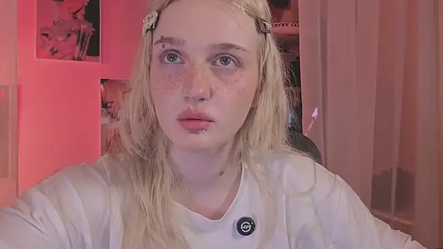 Snapshot of ELLIEJAY chatting on 06-20-26, 05:32 ELLIEJAY online show from 06-20-26, 05:32