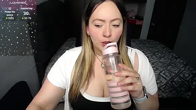 Valentina St online show from 04-17-26, 09:18