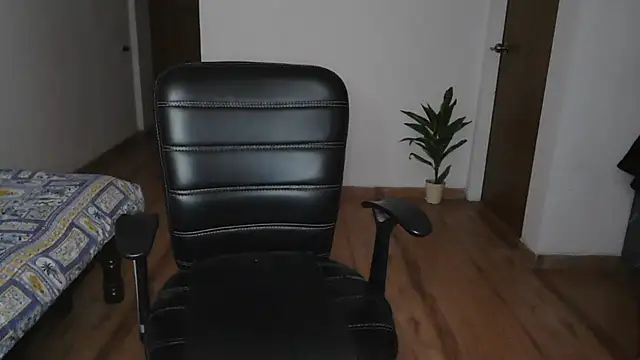 Suzie darling online show from 11-26-25, 02:45