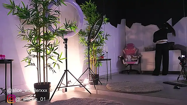 VanessaSimon online show from 02-17-25, 06:42