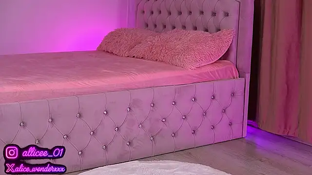 VanessaSimon online show from 09-17-25, 06:04