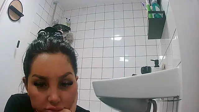 magical mia online show from 09-28-25, 04:45