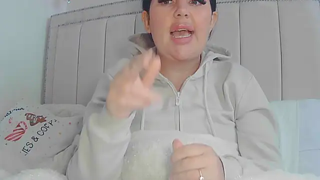 magical mia online show from 11-18-25, 02:43