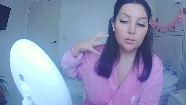 Snapshot of magical_mia chatting on 12-19-25, 12:56 magical mia online show from 12-19-25, 12:56