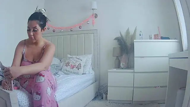 Snapshot of magical_mia chatting on 12-22-25, 10:23 magical mia online show from 12-22-25, 10:23