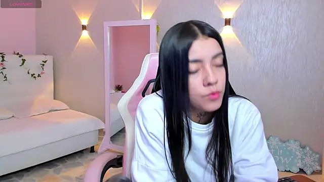 Snapshot of miagomezweb1 chatting on 01-10-25, 12:47 miagomezweb1 online show from 01-10-25, 12:47