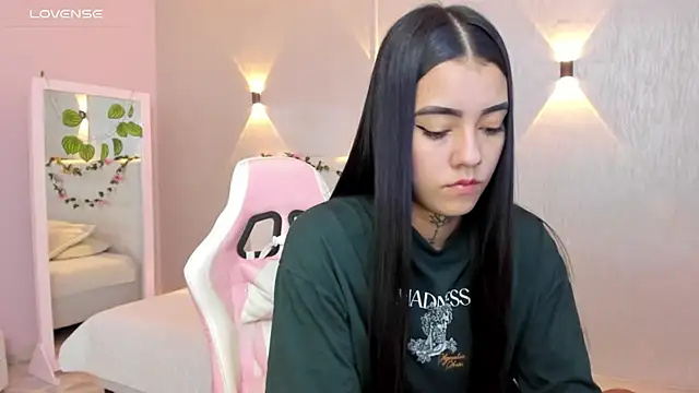 Snapshot of miagomezweb1 chatting on 02-15-25, 01:05 miagomezweb1 online show from 02-15-25, 01:05